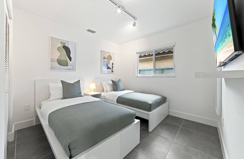 Hialeah Casa | New House in Miami with Jacuzzi