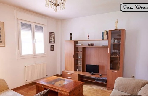 Cirauqui Casa | Nueva casa en zona rural con jardín y porche en el centro de Navarra.