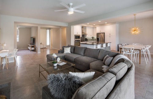 Bermuda Dunes Casa | Casa a estrenar, cerca de todo! 4BR con piscina, jacuzzi y pozo de fuego (para 12)
