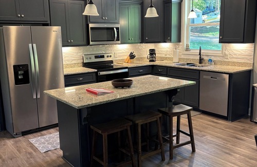 Jacksons' Gap Casa | New House on Lake Martin – Peaceful Creekside-Pet Friendly-Auburn Football