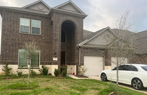 Missouri City Casa | New House On Lake with 200ft Home Theater