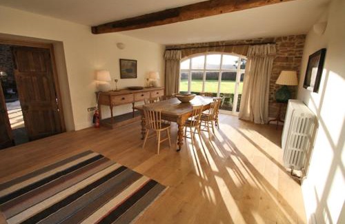 Flintshire Casa | New House Wrexham sleeps 4