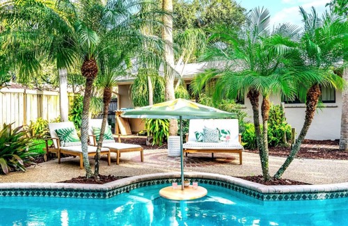 South Corals Casa | NEW! HTD POOL/HOT TUB /5 MIN TO BEACH/ TIKI HUT!