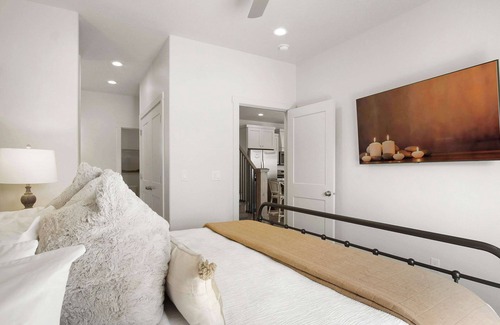 Washington Fields Casa | New Hygge House EV Charger