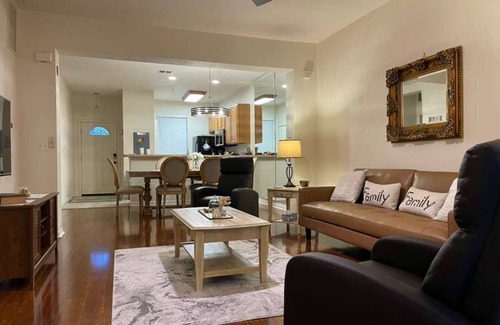Gainesville Condominio | New In-City Comfort: Condo Getaway 2-bed, 2-bath