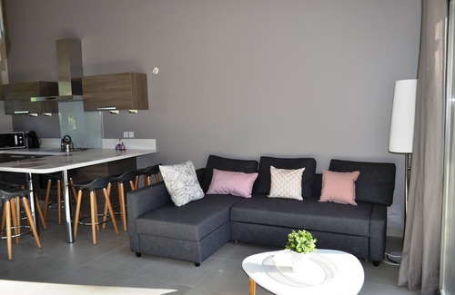 Roussillon Cabaña | NEW in Roussillon: Seasonal Rental Villas Dolce Vita