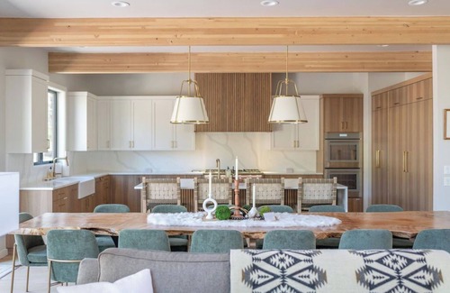 Sunriver Casa | New in Sunriver 2025! Sleeps 14+, 14 beds, Luxury modern lodge.