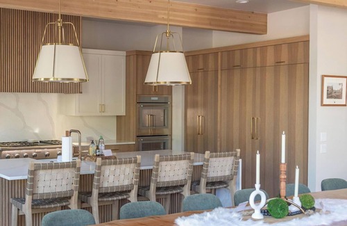 Sunriver Casa | New in Sunriver 2025! Sleeps 14+, 14 beds, Luxury modern lodge.