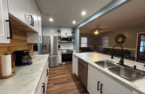 Suwannee Casa | NEW in Suwannee 5-bedroom with 11+ beds with Free boat slip and trailer parking