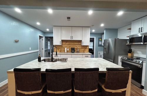 Suwannee Casa | NEW in Suwannee 5-bedroom with 11+ beds with Free boat slip and trailer parking