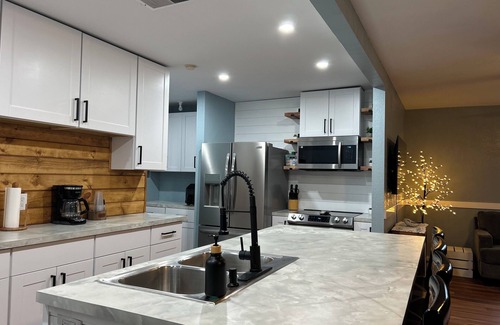 Suwannee Casa | NEW in Suwannee 5-bedroom with 11+ beds with Free boat slip and trailer parking