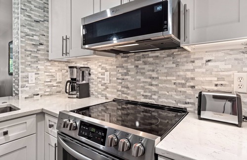North Charleston Condominio | NEW Jeweled Secret NEW