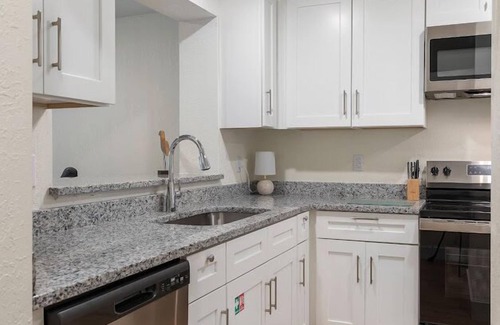 North Charleston Condominio | NEW Jeweled Secret NEW