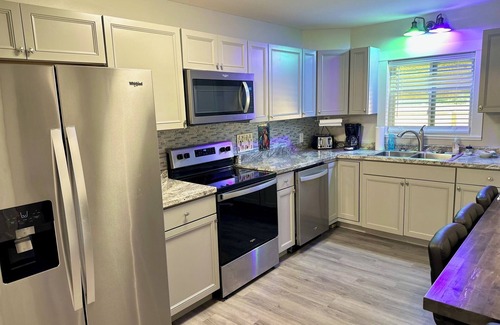 Vermilion Casa | NEW! Kiki's Tiki! Fun Themed Home in Vermilion