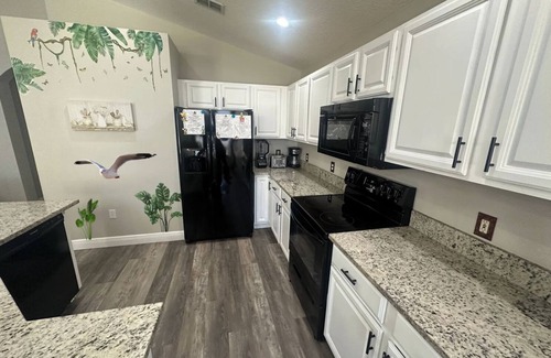 Kissimmee Casa | NEW King Bed Glow In The Dark Kid Cave