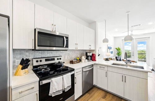 Brentwood Apartamento | New King Bed~Pet Friendly Loft