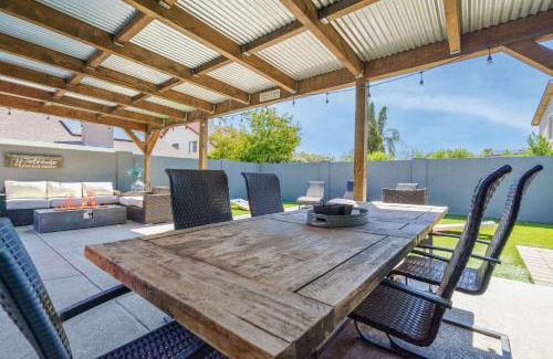 Glendale Casa | New king Beds Pool Hot Tub Outdoor Fireplace