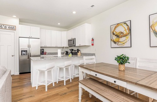 Denver Casa | New! King Suite~Hot Tub~8min 2 Downtown Denver