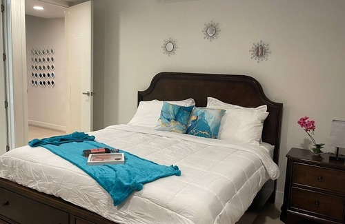 Beverly Hills Apartamento | New Kingston Luxury Gated Parkhurst 2 Bdrm Rooftop Pool, 24/7 Security, Central