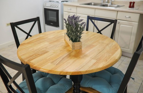 Kingston Apartamento | New Kingston's Deluxe Apartment
