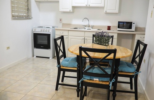 Kingston Apartamento | New Kingston's Deluxe Apartment