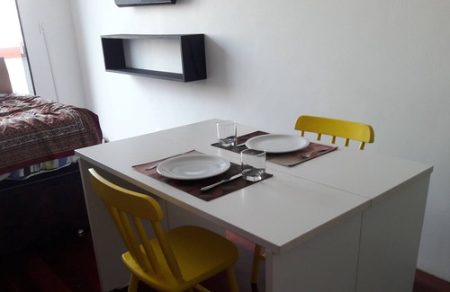 Alto Apartamento | Nuevo - Kitnet con balcón en la parte superior en Teresópolis