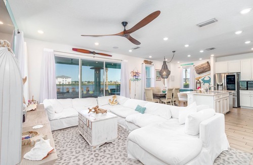 West Kissimmee Cabaña | NEW La Vida Margarita 8BD Pool/Spa Cottage w/ Water Views Margaritaville Resort