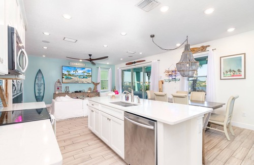 West Kissimmee Cabaña | NEW La Vida Margarita 8BD Pool/Spa Cottage w/ Water Views Margaritaville Resort