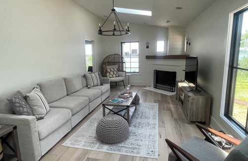 Twin Lakes Casa | NEW! Lake Elizabeth Waterfront home with 2 Master Suites