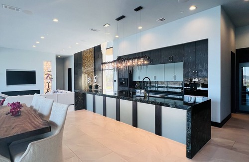 Greenshores Casa | Brand new Breathtaking Lake Austin Estate: SXSW, ACL, F1, Pickleball, Golf