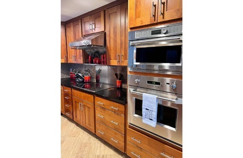 Radford Casa | NEW! Lake Front Lodge, VT & RU close