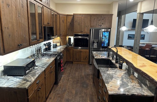 Breezy Point Casa | New Lake Home on Upper Cullen - volleyball, game room, sauna, and lots of trees!