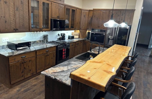 Breezy Point Casa | New Lake Home on Upper Cullen - volleyball, game room, sauna, and lots of trees!