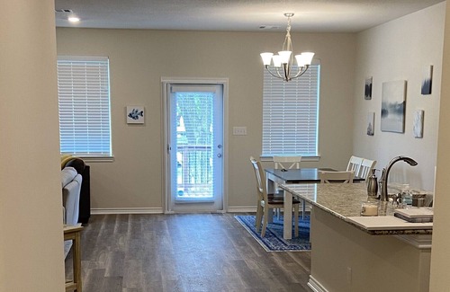 West Livingston Casa | New! Lake House on Marina Waterfront. Big Deck & Fenced Yard. Lake Livingston.