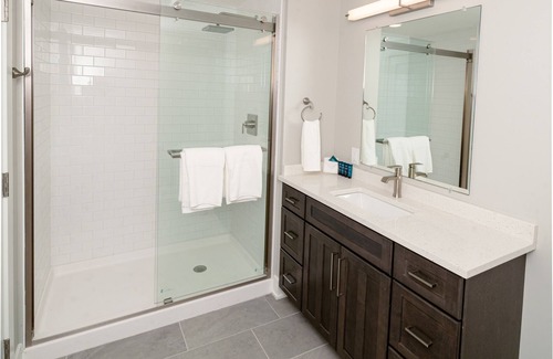 Canandaigua Condominio | New Lakefront 2 bedroom Condo on North end of Canandaigua Lake