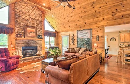 Hayesville Cabina | NEW! Lakefront Hayesville, Nantahala Forest Cabin!