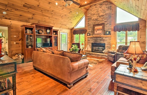 Hayesville Cabina | NEW! Lakefront Hayesville, Nantahala Forest Cabin!