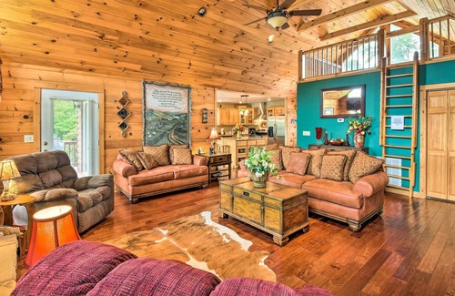 Hayesville Cabina | NEW! Lakefront Hayesville, Nantahala Forest Cabin!