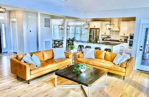 Mineral Casa | NEW Lakefront Lake Anna 5 Suites All Water Views
