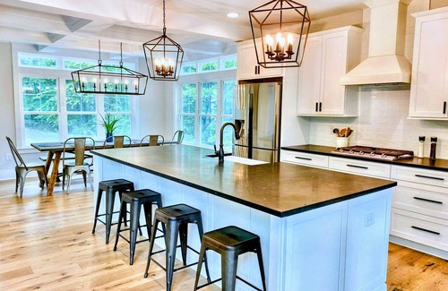 Mineral Casa | NEW Lakefront Lake Anna 5 Suites All Water Views
