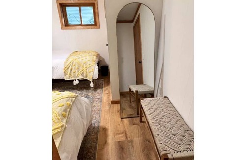 Mancelona Cabina | NEW - Lakefront Loft - 2 min from ORV Trails!