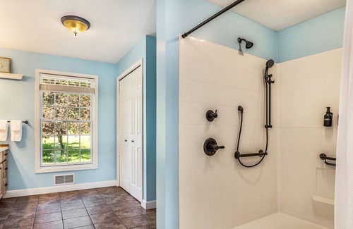 Smyrna Casa | New Lakefront Rental Home