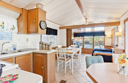 New London Casa | NEW! Lakefront Retreat in Badin Shores Resort