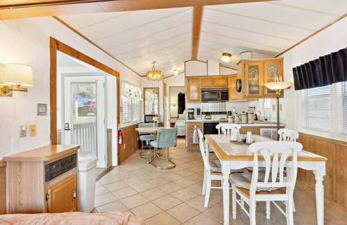 New London Casa | NEW! Lakefront Retreat in Badin Shores Resort