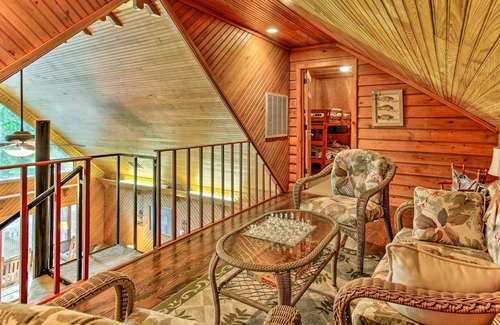 Florien Cabina | ¡NUEVO! Frente al lago Toledo Bend Cabin w / Dock & Grill!