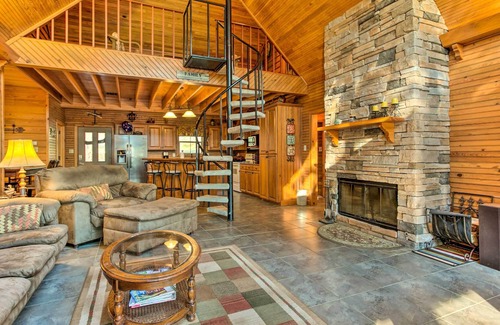 Florien Cabina | ¡NUEVO! Frente al lago Toledo Bend Cabin w / Dock & Grill!