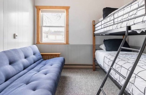 Atwater Cabina | New! Lakeshore Retreat on Diamond Lake