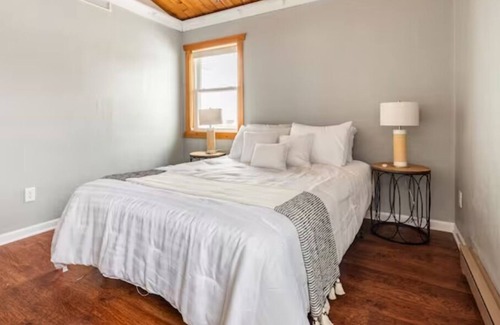 Atwater Cabina | New! Lakeshore Retreat on Diamond Lake