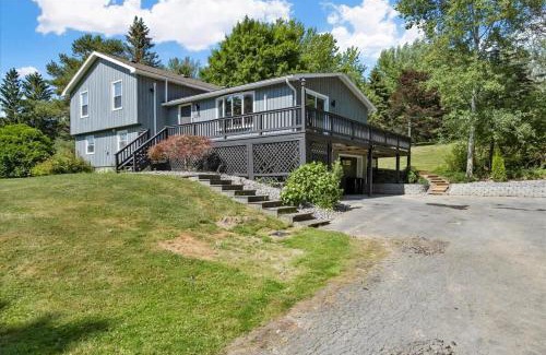 Skaneateles Casa | *NEW* Large Backyard ~ Game Room ~ Firepit ~ Lake