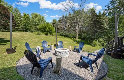 Skaneateles Casa | *NEW* Large Backyard ~ Game Room ~ Firepit ~ Lake
